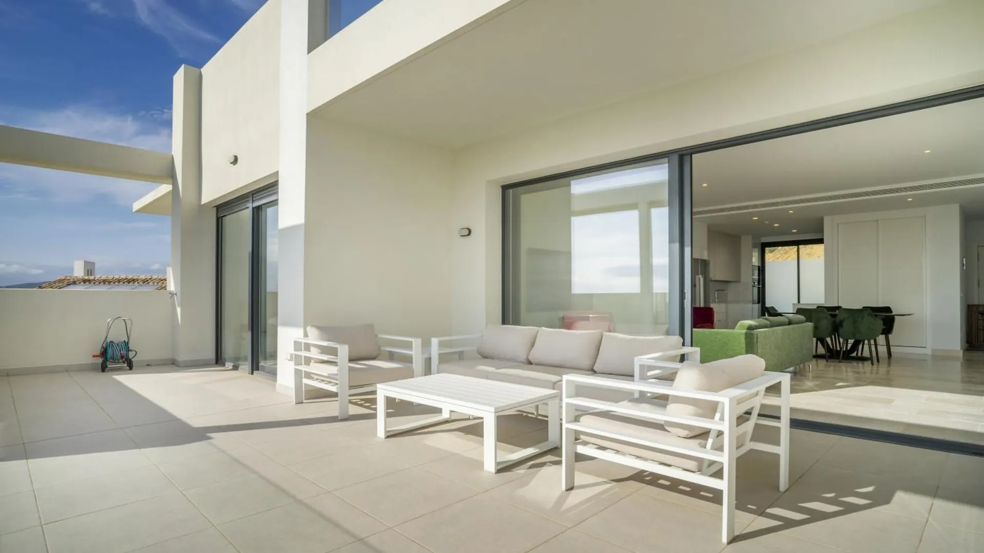 Theedgebythesea Fabulous Penthouse With Seaviews Estepona Spain