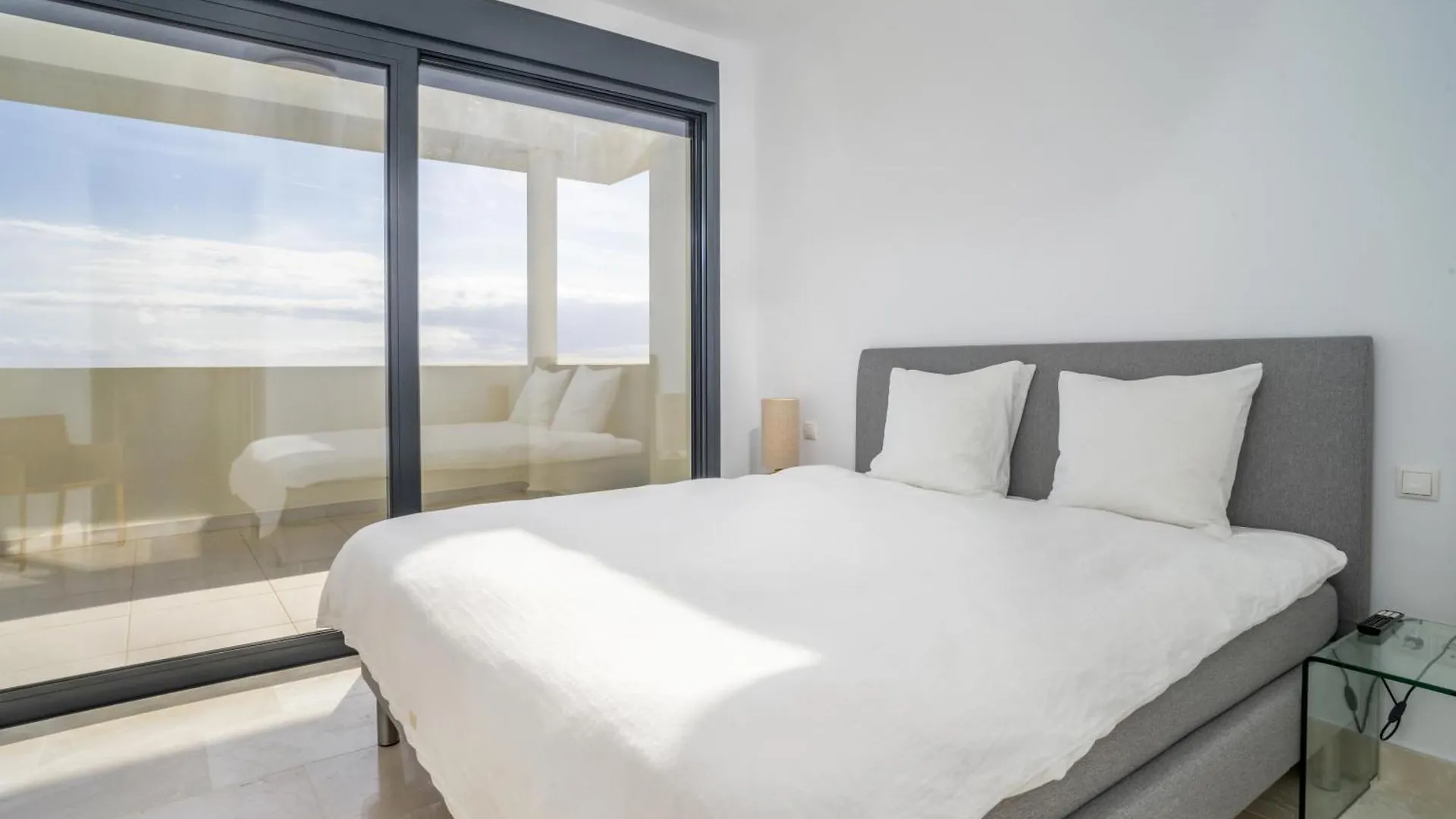 Theedgebythesea Fabulous Penthouse With Seaviews Estepona Spain