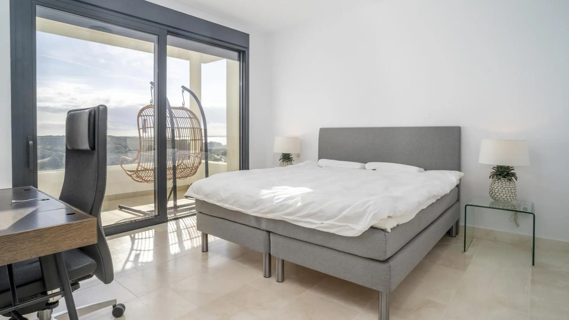 Theedgebythesea Fabulous Penthouse With Seaviews Estepona Spain
